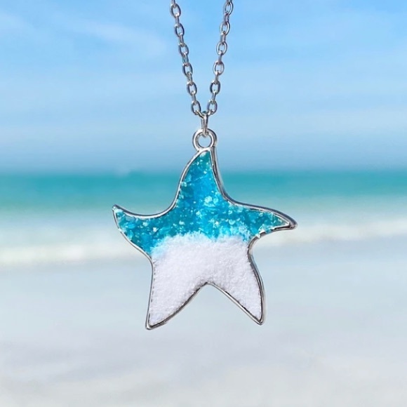 Jewelry - NEW! 🏝 SILVERTONE LITTLE ROCK STARFISH NECKLACE